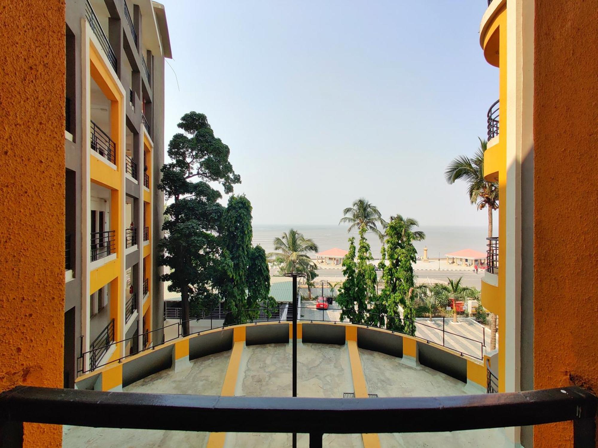 Golden Chariot Hotel Daman Exterior photo